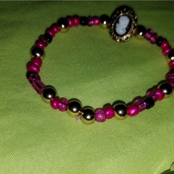 Glow in the dark Dvprofessions custom bracelet creations - Picture 3 of 9